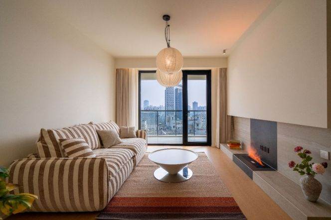 2 Brs, 2 Baths,Open Balcony/Floor heating/Central ac, 120 sqm @ Shanghai west railway station L11&15