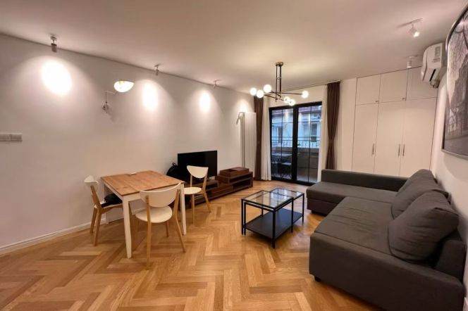 Nice Balcony 2Brs/2Lrs/2Bts apt nr Jiaotong university,M10/11