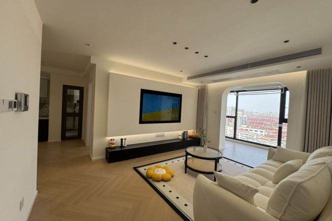 2 Brs, 2 Baths with Floor Heating/Central ac, 120 sqm @ Zhongtan metro L3&4