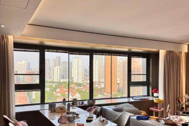 Premium residence in central Jing’an with heritage charm and prime location.