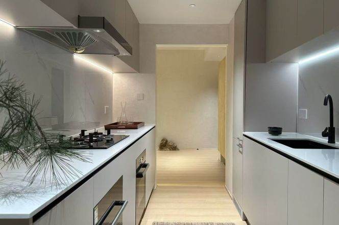 Modern 2brsw with floor heating and balcony belonged to Xintiandi area,