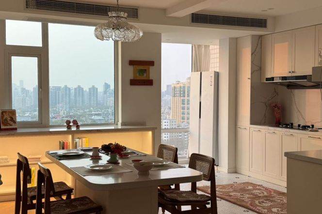 Modern 2brs with floor heating and balcony  facing beautiful Xujiahui park ,