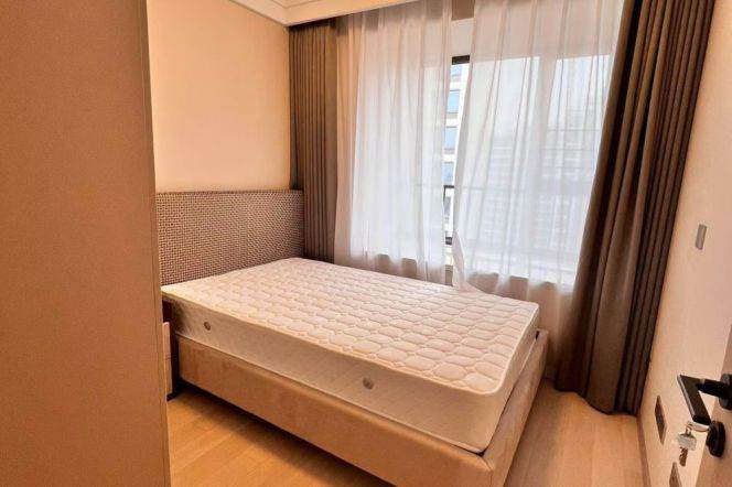 4 Brs, 2 Baths, Open Balcony, Floor heating, Oven, 140 sqm @ Panlong metro L17