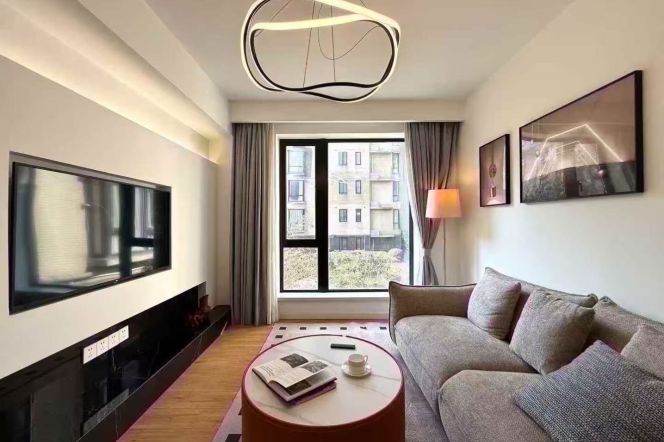 2Bdrs 1Bath Apt/Spacious&Fabulous /Line 7 Chang Ping Rd/Line 7/13 Changshou Rd/elevator