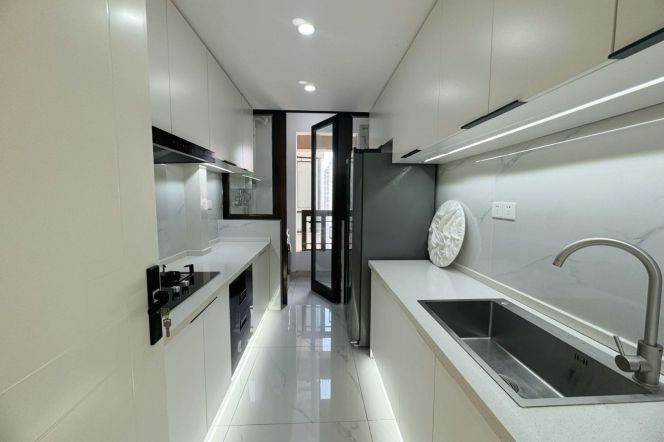 Brand new decoration 2brs with floor heating belonged to Xintiandi area, 