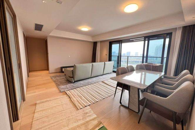 4 Brs, 2 Baths, Open Balcony, Floor heating, Oven, 140 sqm @ Panlong metro L17