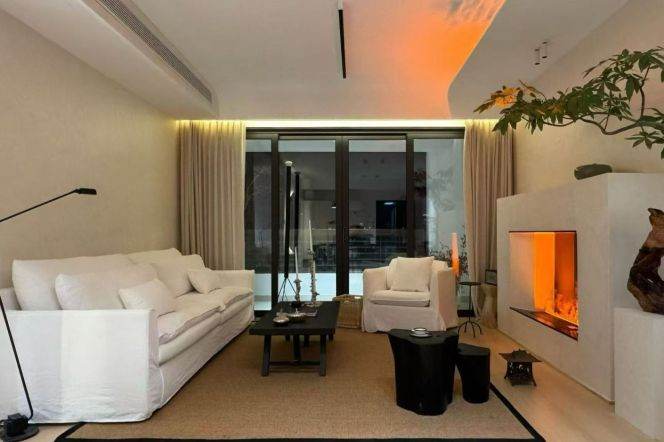 Modern 2brsw with floor heating and balcony belonged to Xintiandi area,