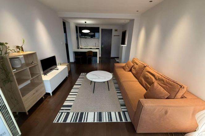 High floor 2 br in Old XuHui, 3 mins walking to L 1 HengShan Rd St.+ L 10 shanghai Library St.