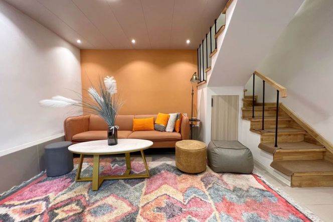 Private Yard 2+1BR APT Fuxing(w) Rd  only 11.5k