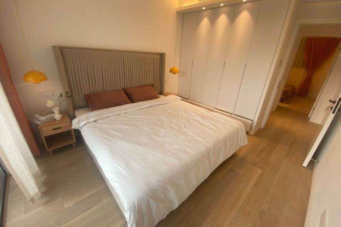 Modern style 2brs with balcony near Jiangning Road