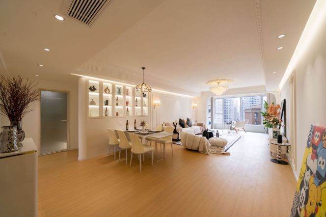 Modern 3plus 1 with floor heating and balcony belonged to Xintiandi area