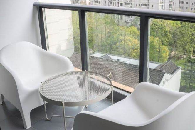  Spacious 2br2bt with Central A/C & Wall Heating balcony 