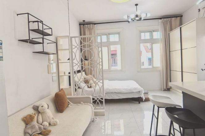 Bright and clean 1 br lanehouse flat near Jing’an temple