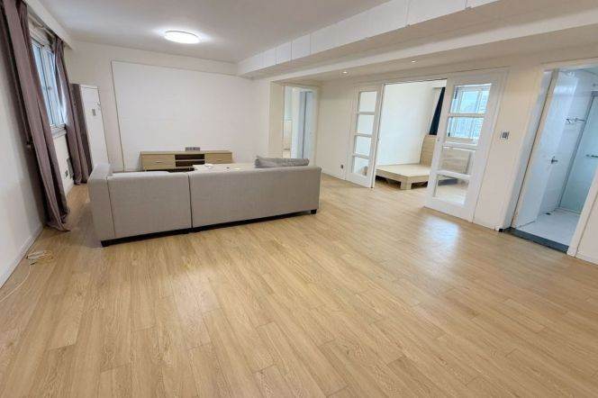 Valuable Mandarin City 3BR+2BA with 2 Balconies 13.8K