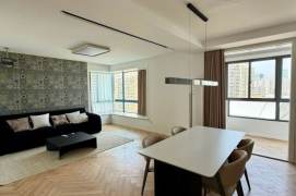 3 Brs, 2 Baths with Balcony, Oven, 150 sqm, High rise building @ Jiashan metro L9&12