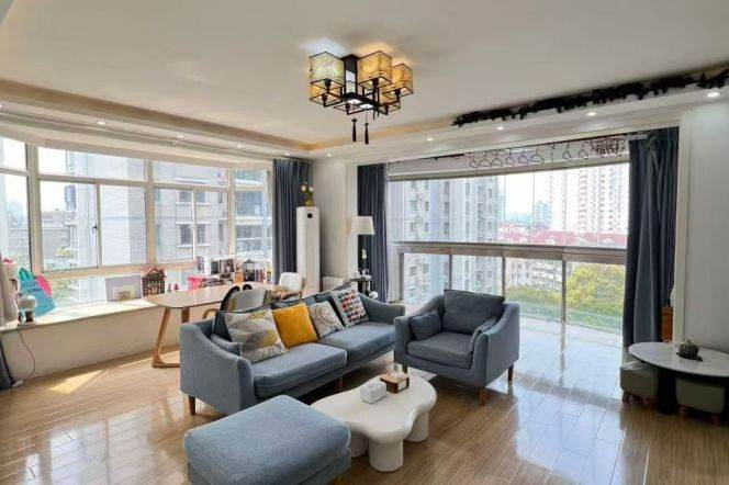 Bright n cozy high rise two bedrooms w floor heating  nr Jiangsu rd station 