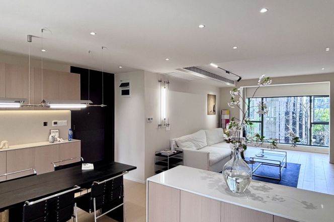 3Bdrs 2Baths/Fabulous&Spacious&Bright/ L1 North Zhongshan Rd/elevator/nice compound