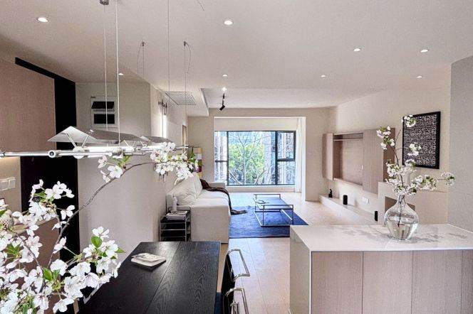 3Bdrs 2Baths/Fabulous&Spacious&Bright/ L1 North Zhongshan Rd/elevator/nice compound