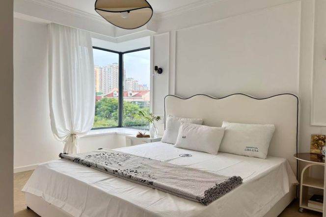 Bright one bedroom elevator Apt+Scenic windows+Balcony+Oven@Changping Rd