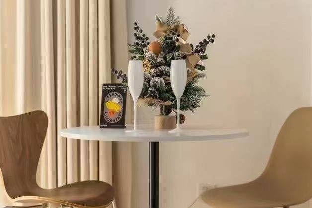 West Nanjing rd 1BR apartment with balcony