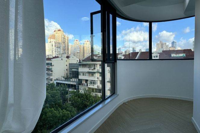 Spacious&Modern&Bright 1Br + Scenic windows+Balcony | Changping rd metro L7