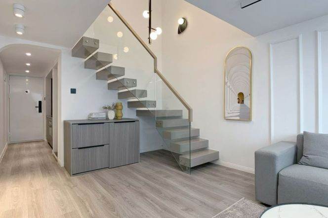 Beautiful high rise two bedrooms w floor heating  nr Changping rd station 