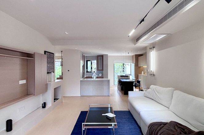 3Bdrs 2Baths/Fabulous&Spacious&Bright/ L1 North Zhongshan Rd/elevator/nice compound