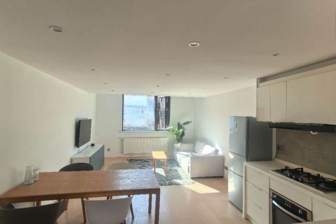 3 Brs, 2 Baths with Private terrace/Wall heating/Dish washer, 140 sqm @ South Shaaxi metro L10