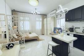 Bright and clean 1 br lanehouse flat near Jing’an temple