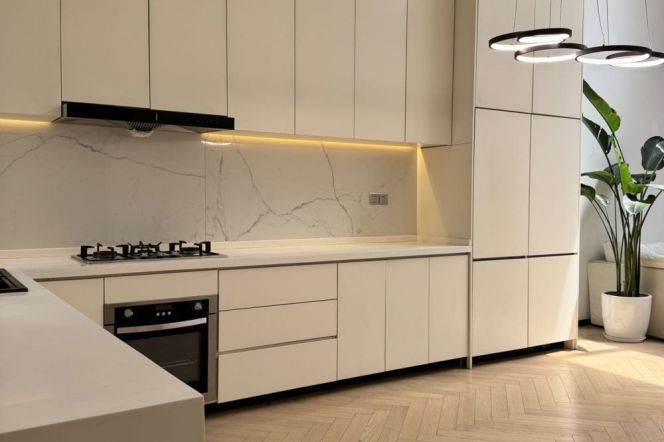 Greeny&High ceiling 3Br-2bathr Apt + 2 open balcony | Shanghai Library L10 & Hengshan rd L1