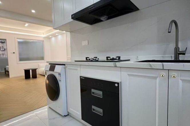 jiaotong university station one bedroom