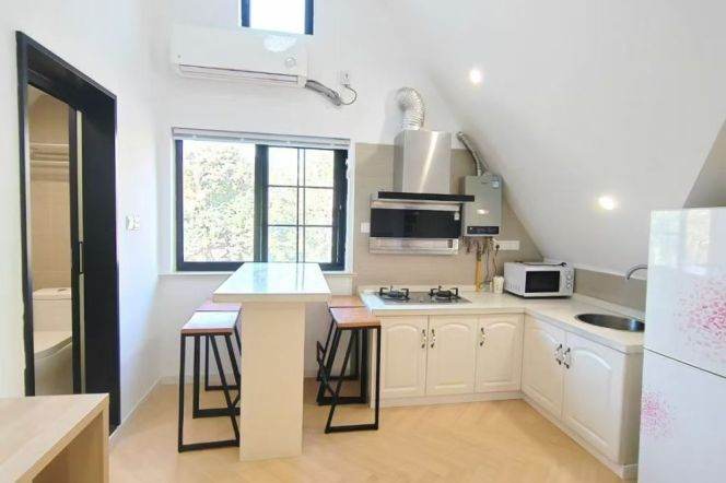 High ceiling 1+1Br/1Lr/1Bt apt nr South shanxi rd,M1/10/12