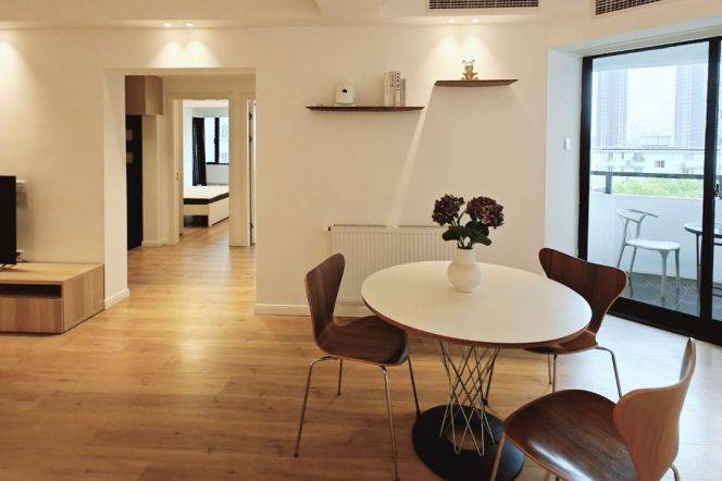 Best of Jing’an | Convenient Location 2br 1bt + Balcony & Walk-in Closet