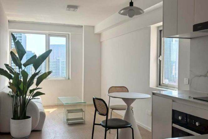 Light-filled 1br Apt Yueyang road