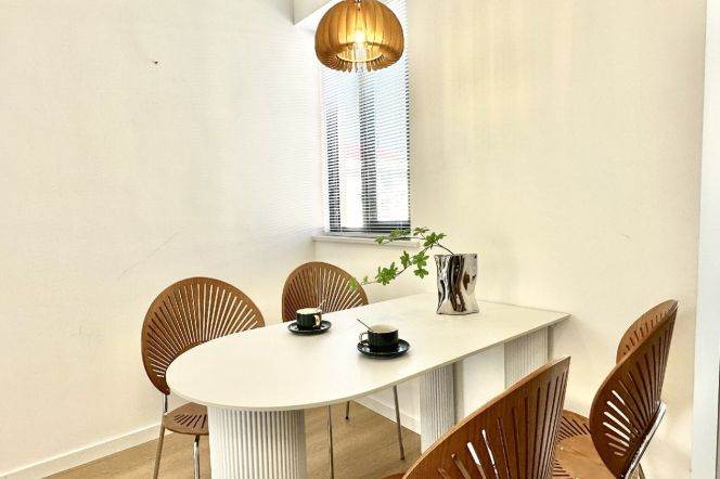 Elegant 2br apt,modern kitchen with Oven, close to Line 12