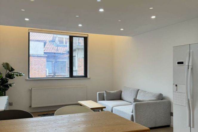 Spacious 3Br-2bathr + terrace /Nan Chang rd / South Shanxi rd /Iapm/18.9K