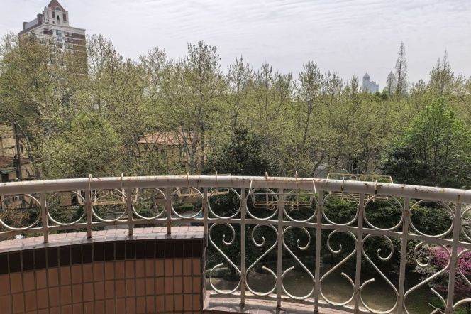 Unique 2br low rise in Huashan Rd 