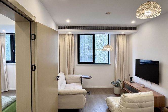 1Bdr 1Bath Apt/Fabulous&Spacious&Bright /L4/7 Dong'an Rd /Damuqiao Rd/stairs