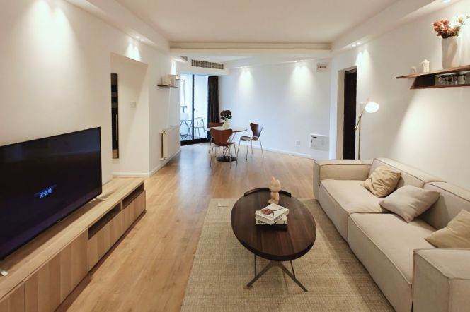 Best of Jing’an | Convenient Location 2br 1bt + Balcony & Walk-in Closet