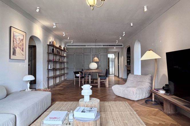 2Bdrs1Bath Apt/Spacious&Bright&Classical/L10/13 Xintiandi/Large Closet