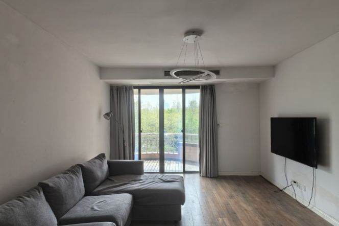 2BR 2BA w/Balcony+Heating in President Mansion/Huashan Rd