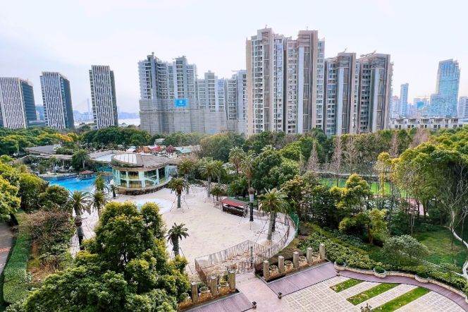 modern big 1 bedroom floor heating wooden floor nice furniture in Shimao 23K