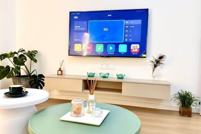 Elegant 2br apt,modern kitchen with Oven, close to Line 12