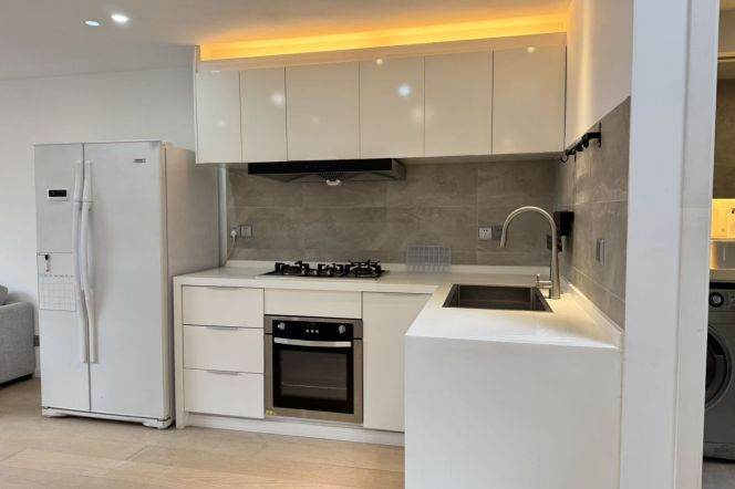 Spacious 3Br-2bathr + terrace /Nan Chang rd / South Shanxi rd /Iapm/18.9K