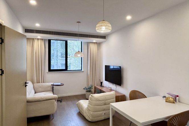 1Bdr 1Bath Apt/Fabulous&Spacious&Bright /L4/7 Dong'an Rd /Damuqiao Rd/stairs