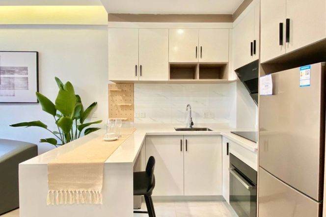 Changshou rd/spacious 1br 2lr/open kitchen/elevator/big living room@L13/7