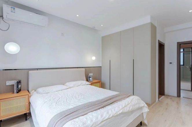 2br, 122sqm ,2Balconies, floor heating, dryer,Oven, river view, 16.2k