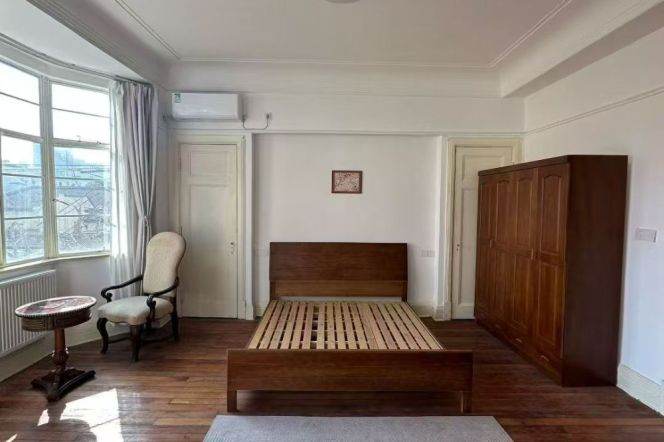 Lots of lights Historic building 90sqm Hengshan Rd 13k