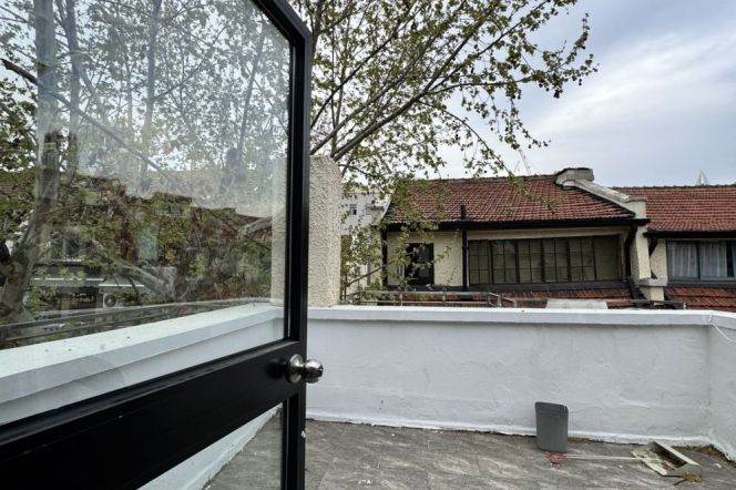 Good lane house 2Br-2bathr Apt + balcony /Nan Chang rd / South Shanxi rd /Iapm/13.8K