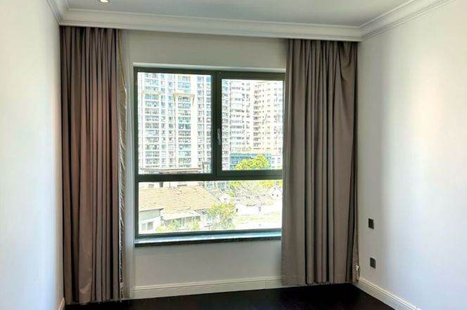 Spacious 3br in 8 Park Avenue phase 